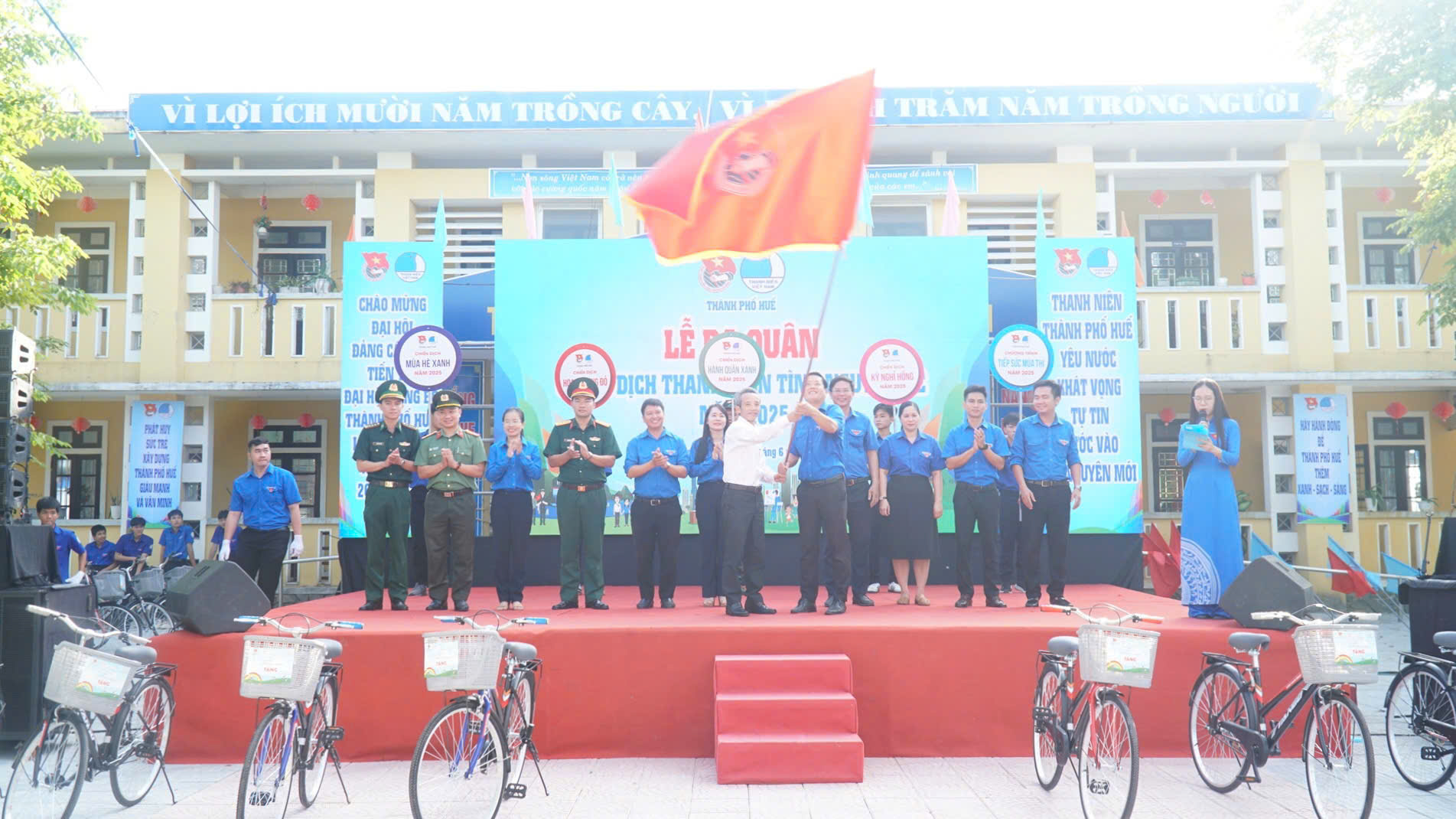 Mùa hè xanh 2025: Tuổi trẻ Thành phố Huế - Không ngại bắt tay vào việc mới, việc khó để rèn luyện, cống hiến và trưởng thành